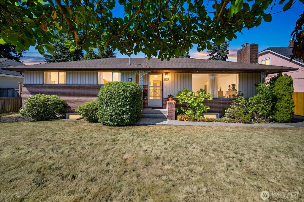 Photo of 9623 14th Avenue NW, Seattle, WA 98117 (MLS # 2574993)