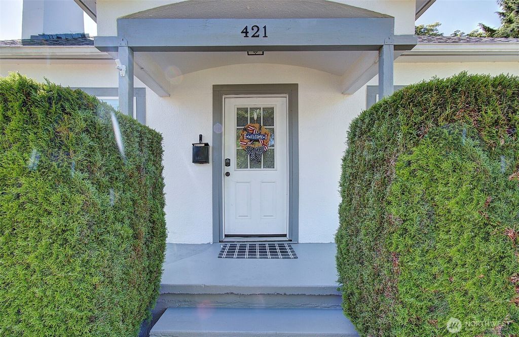 Photo of 421 24th Avenue, Longview, WA 98632 (MLS # 2465803)