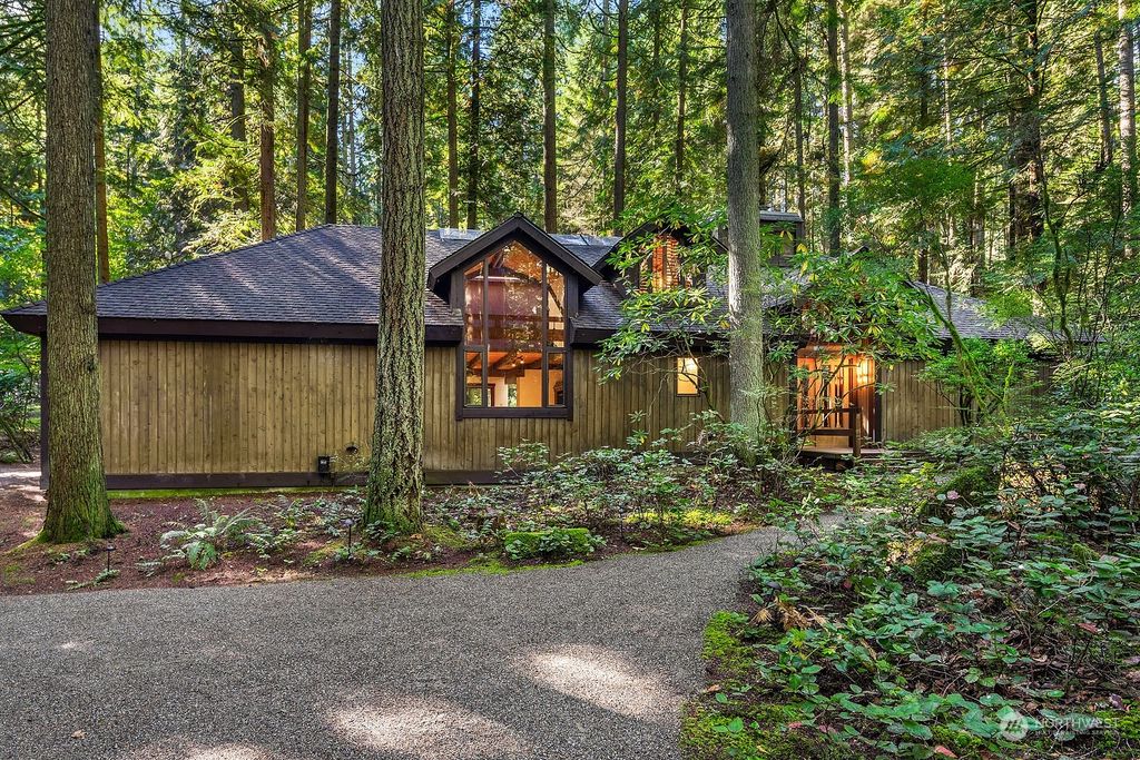 Photo of 3711 130th Avenue NE, Bellevue, WA 98005 (MLS # 2169774)