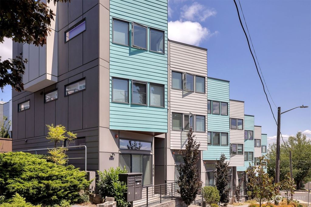 Photo of 1818 E Union Street, Seattle, WA 98122 (MLS # 2209938)