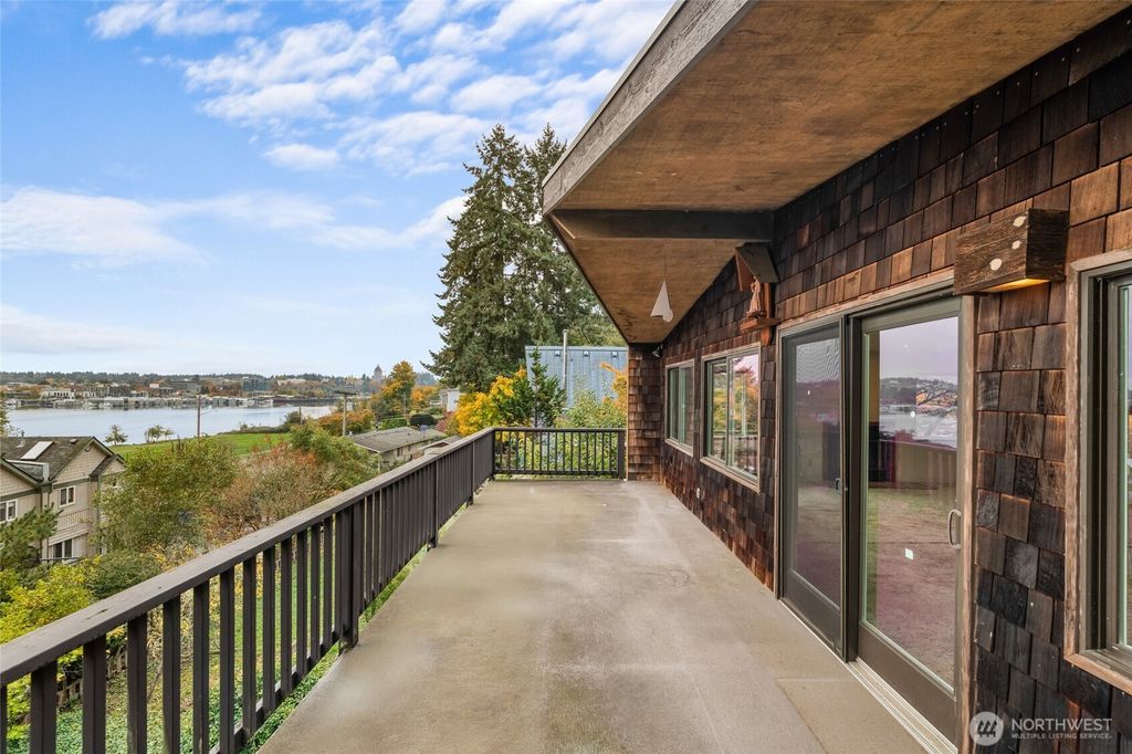 Photo of 920 Brawne Avenue NW, Olympia, WA 98502 (MLS # 2446503)