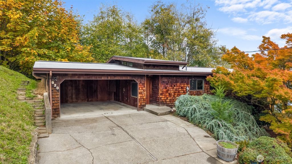 Photo of 920 Brawne Avenue NW, Olympia, WA 98502 (MLS # 2446503)