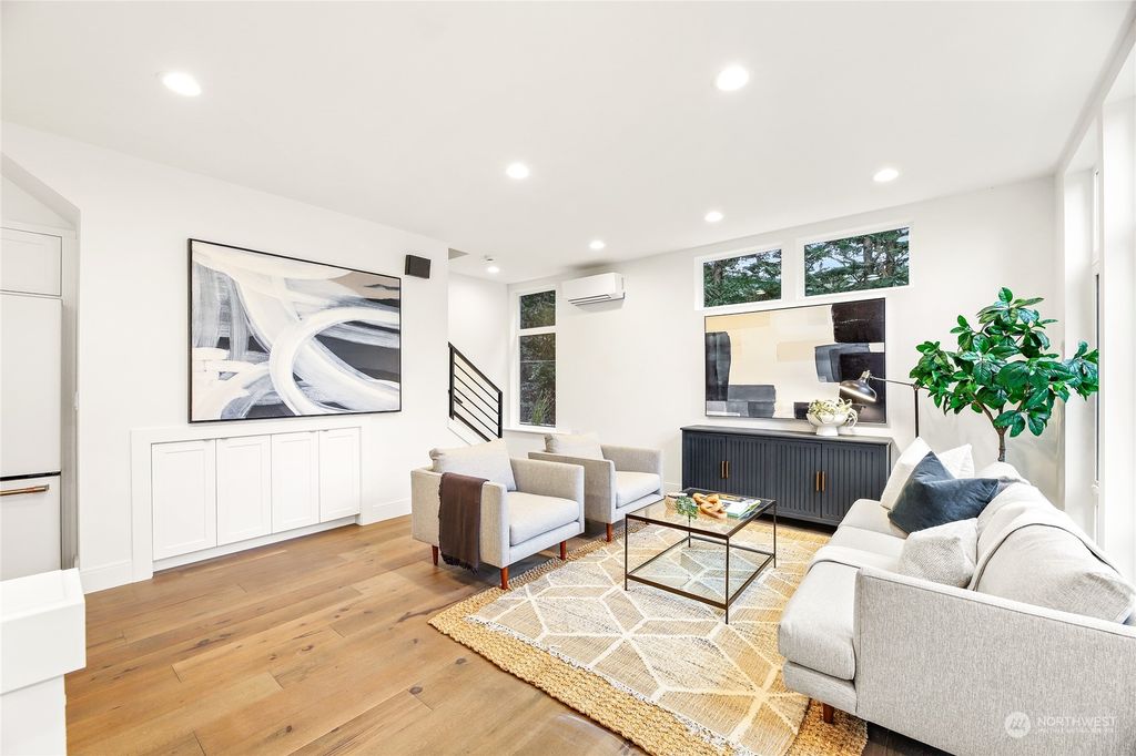 Photo of 125 29th Avenue, Seattle, WA 98122 (MLS # 2183346)