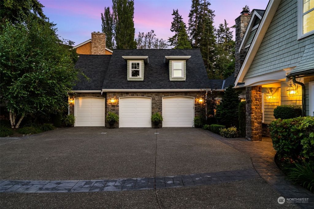Photo of 922 S 278th Place, Des Moines, WA 98198 (MLS # 2323591)
