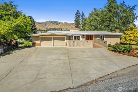 Photo of 1840 Country Club Drive, East Wenatchee, WA 98802 (MLS # 2496181)