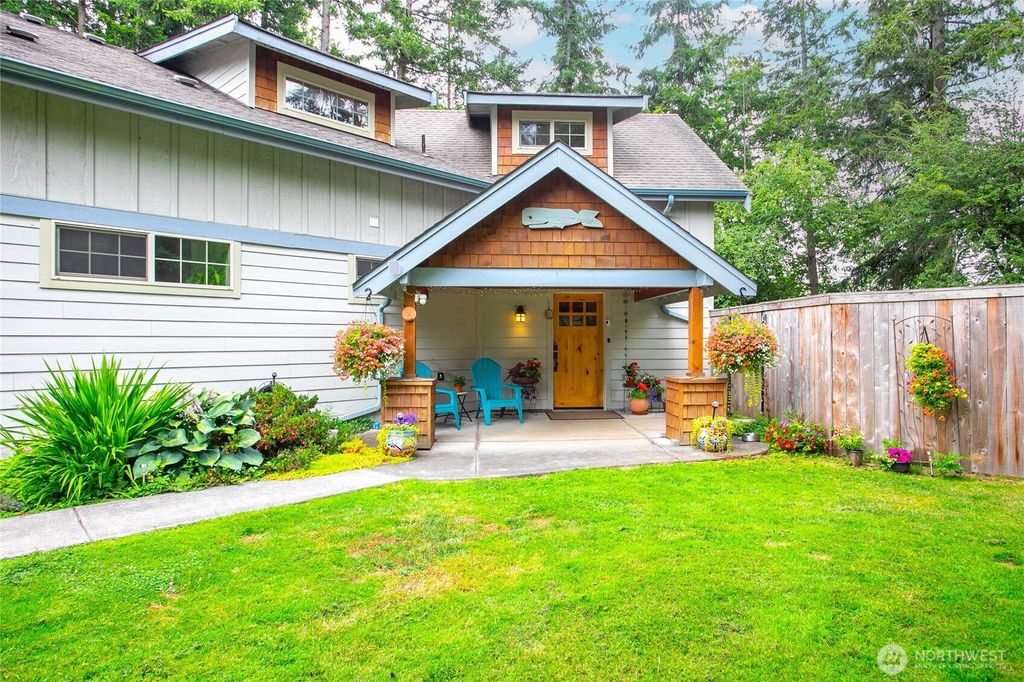 Photo of 1204 Hughes Avenue, Blaine, WA 98230 (MLS # 2551335)