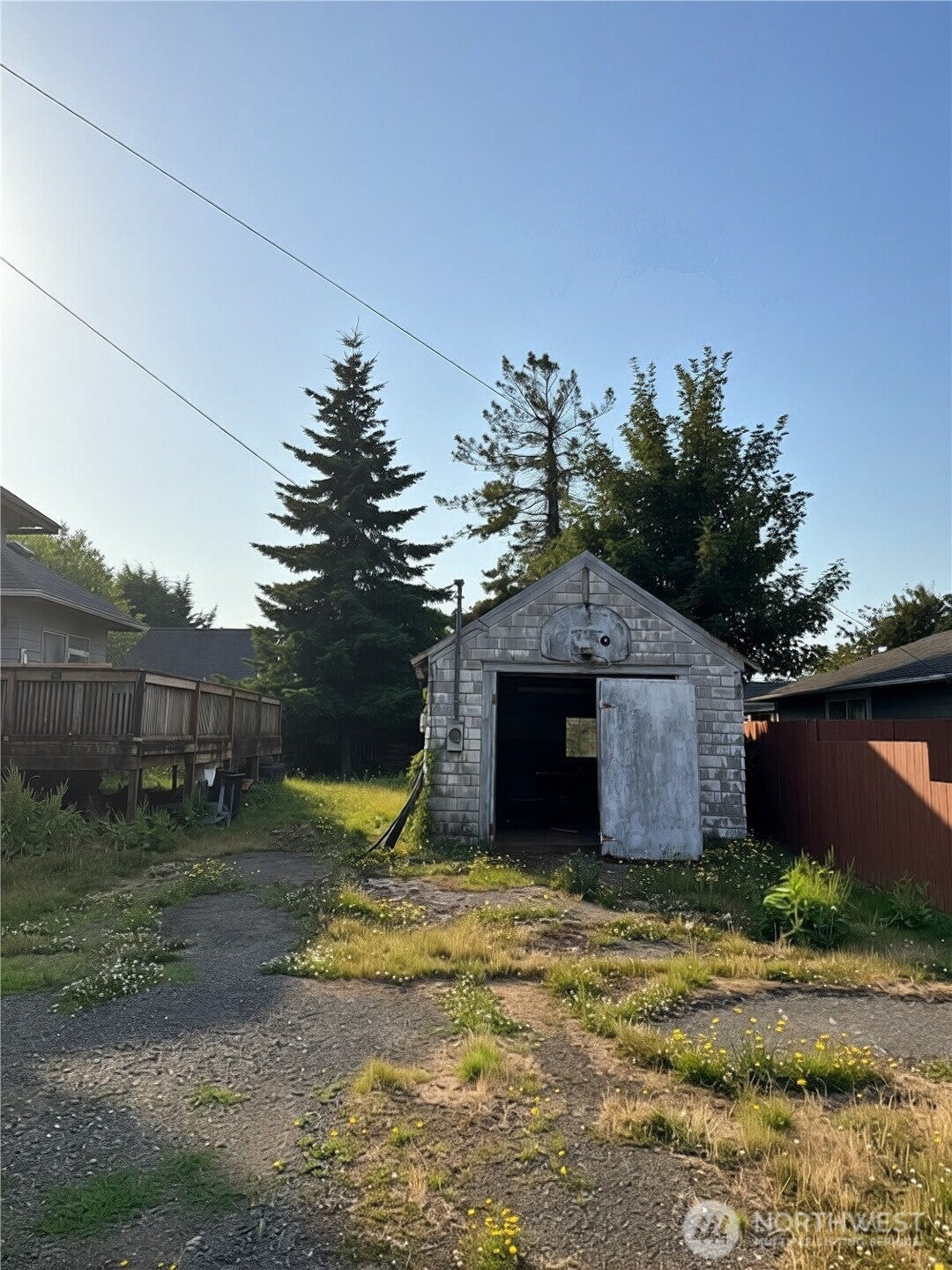 906 Maple Street