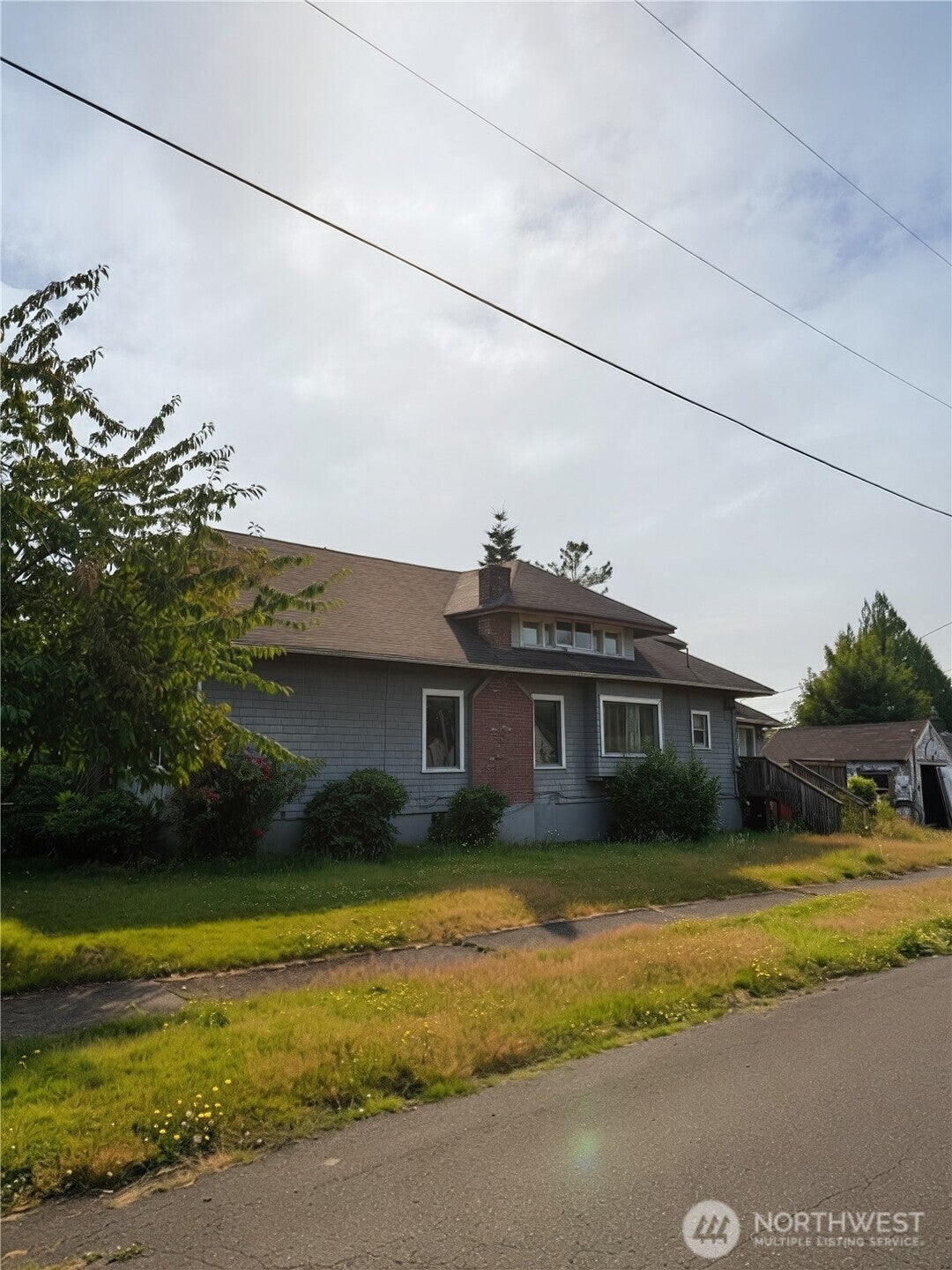 906 Maple Street
