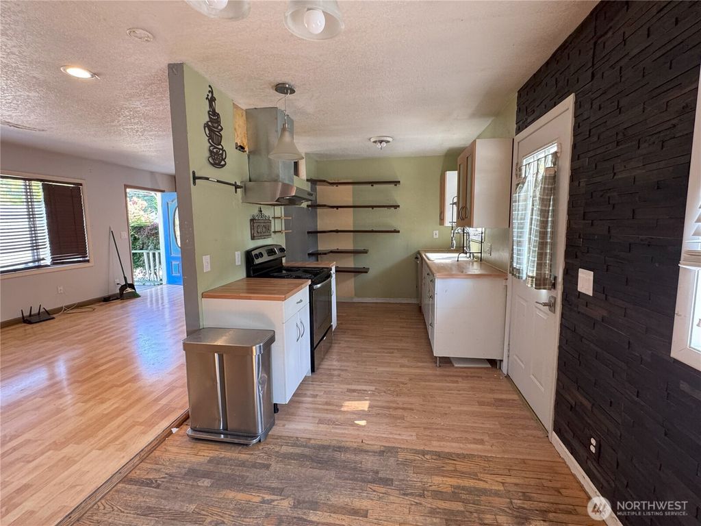 Photo of 20426 54th Avenue W, Lynnwood, WA 98036 (MLS # 2428427)