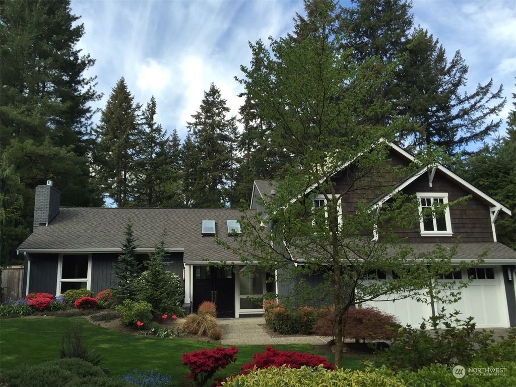 Photo of 7300 Island Crest Way, Mercer Island, WA 98040 (MLS # 2029056)
