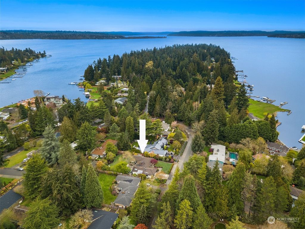 Photo of 3113 Hunts Point Road, Hunts Point, WA 98004 (MLS # 2058762)