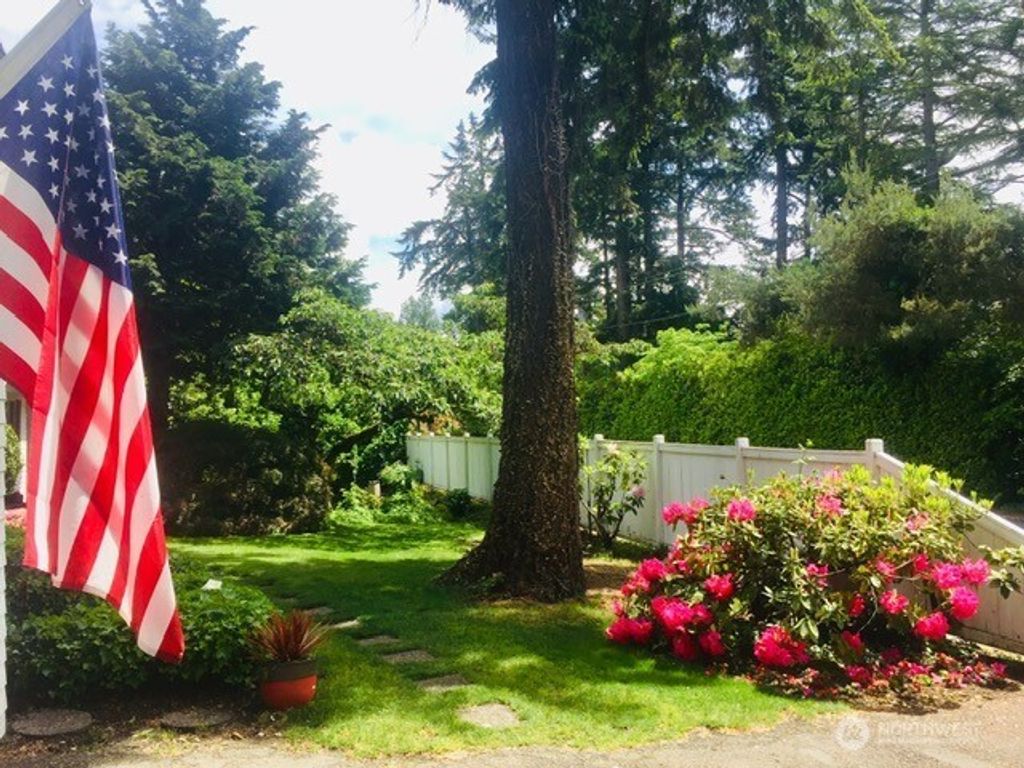 Photo of 9100 Lake Washington Boulevard NE, Bellevue, WA 98004 (MLS # 2530811)