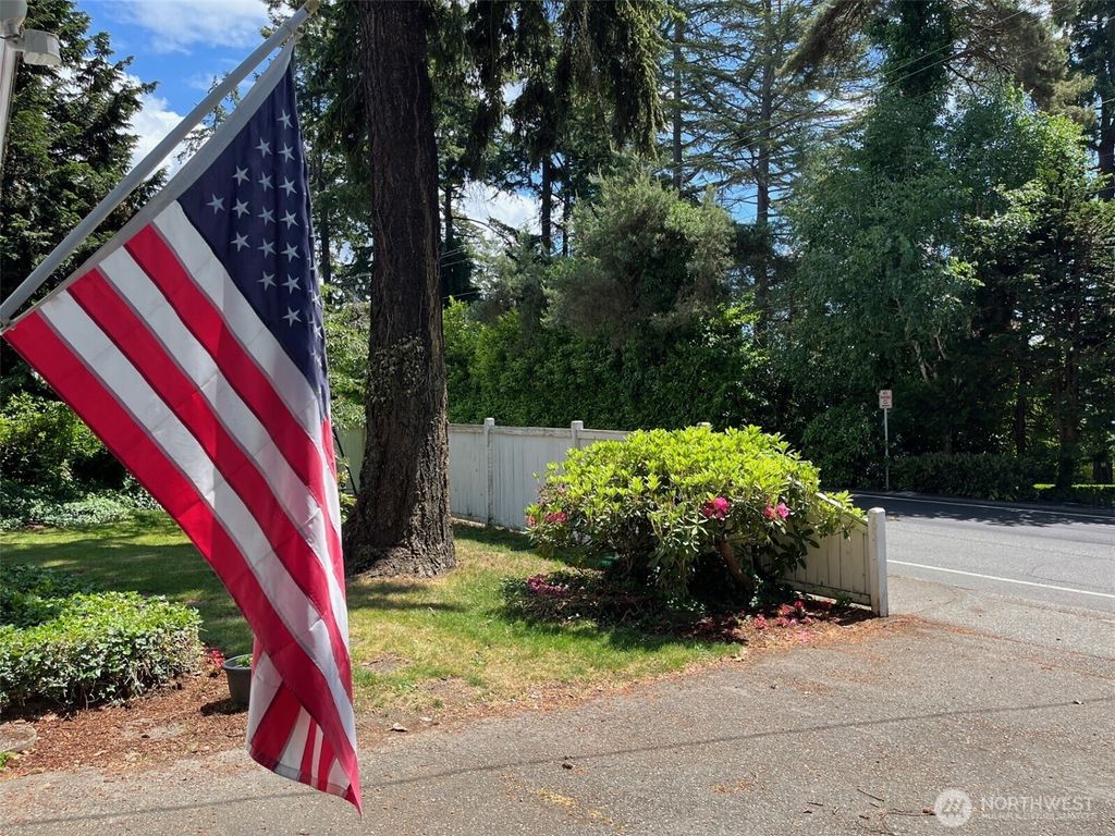 Photo of 9100 Lake Washington Boulevard NE, Bellevue, WA 98004 (MLS # 2530811)