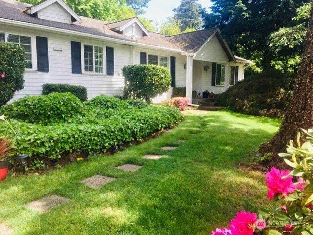 Photo of 9100 Lake Washington Boulevard NE, Bellevue, WA 98004 (MLS # 2530811)