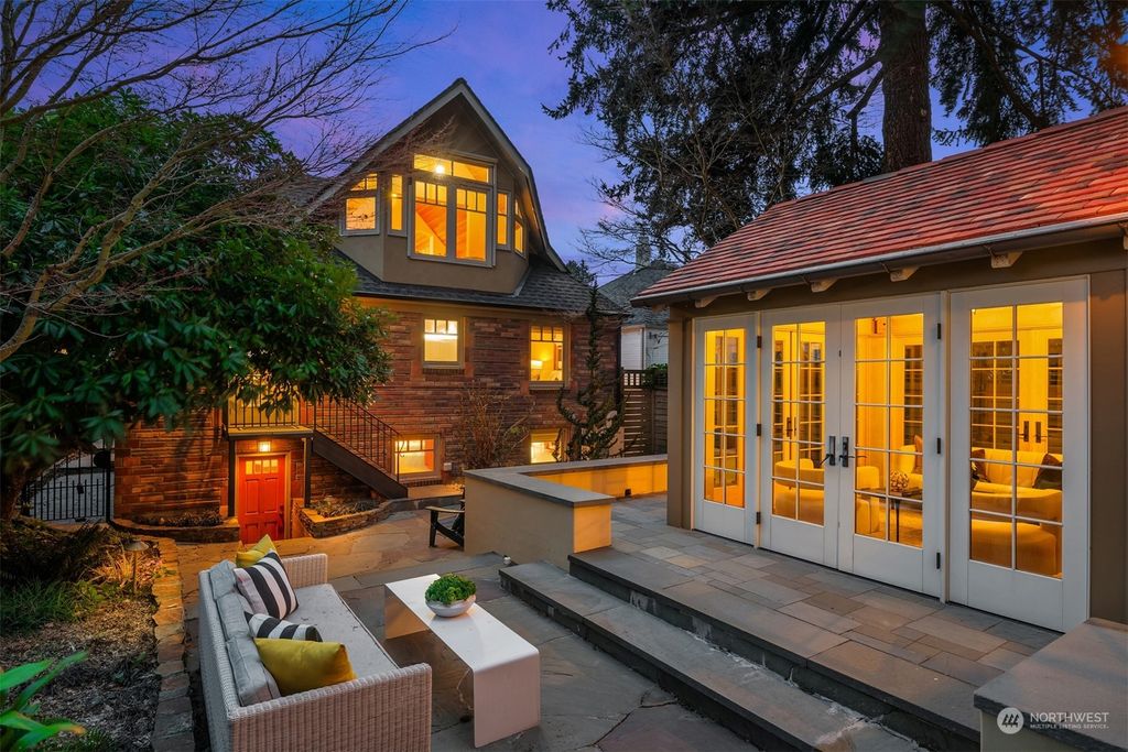 Photo of 7716 20th Avenue NE, Seattle, WA 98115 (MLS # 2201539)