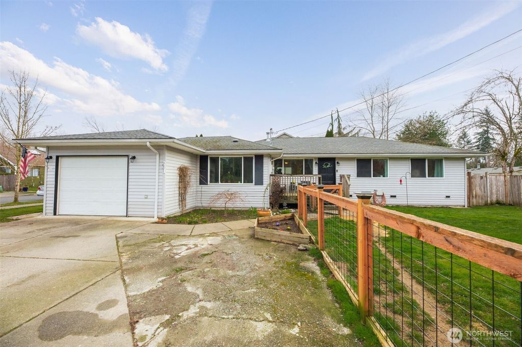 Photo of 231 99th Avenue SE, Lake Stevens, WA 98258 (MLS # 2484216)