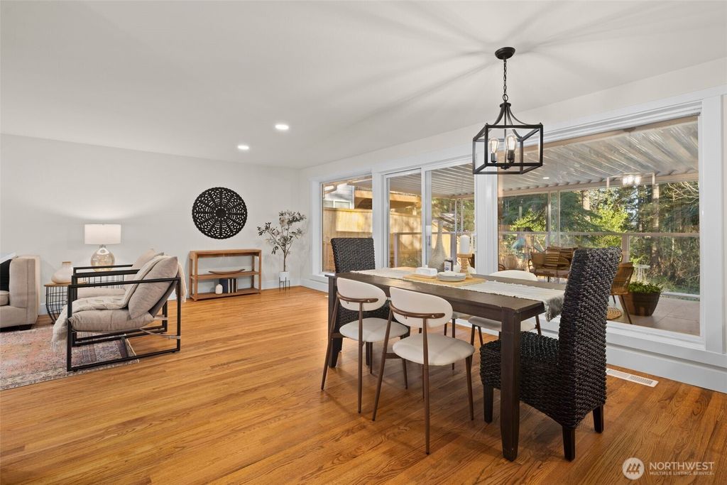 Photo of 18330 47th Place NE, Lake Forest Park, WA 98155 (MLS # 2504259)