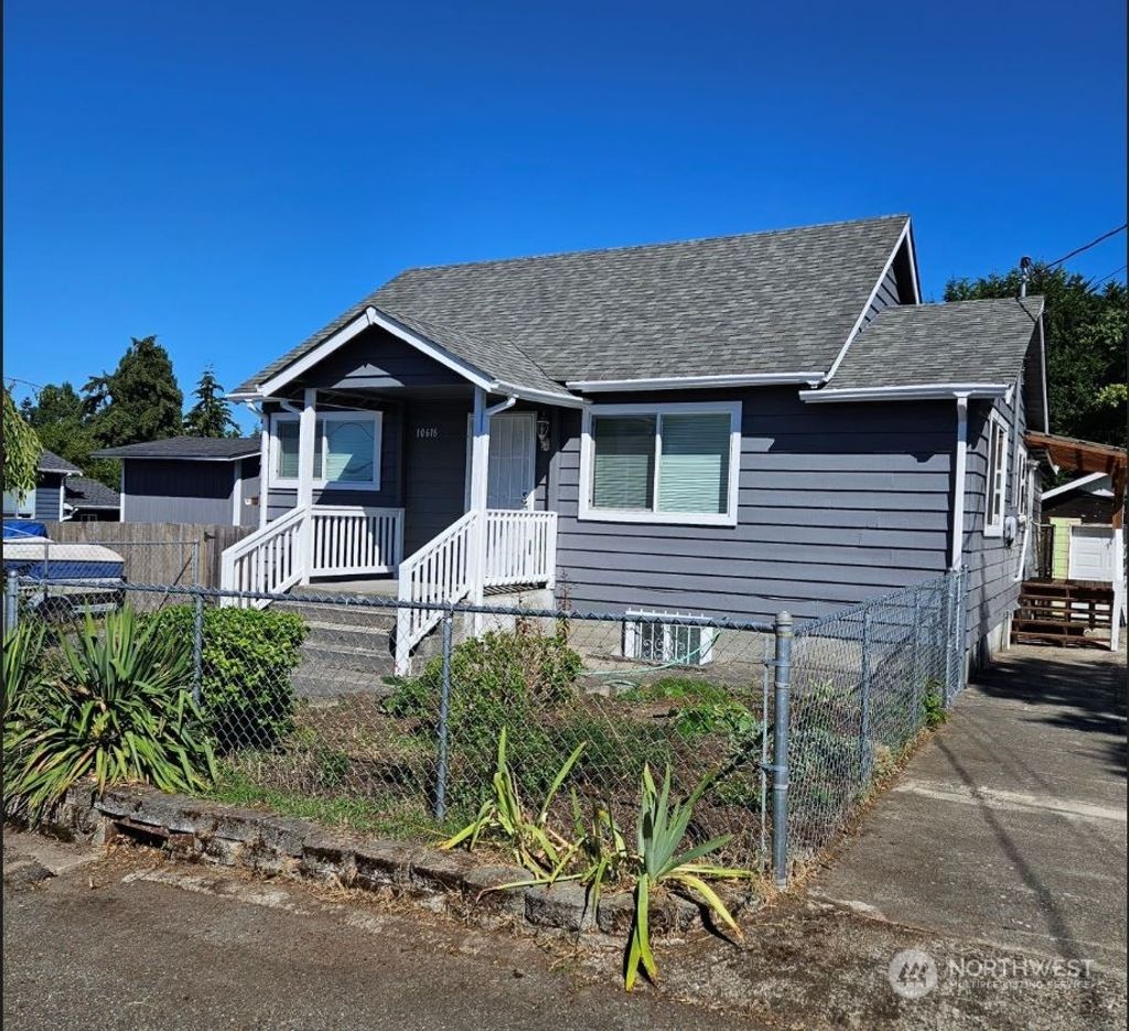 Photo of 10616 12th Avenue SW, Seattle, WA 98146 (MLS # 2285257)