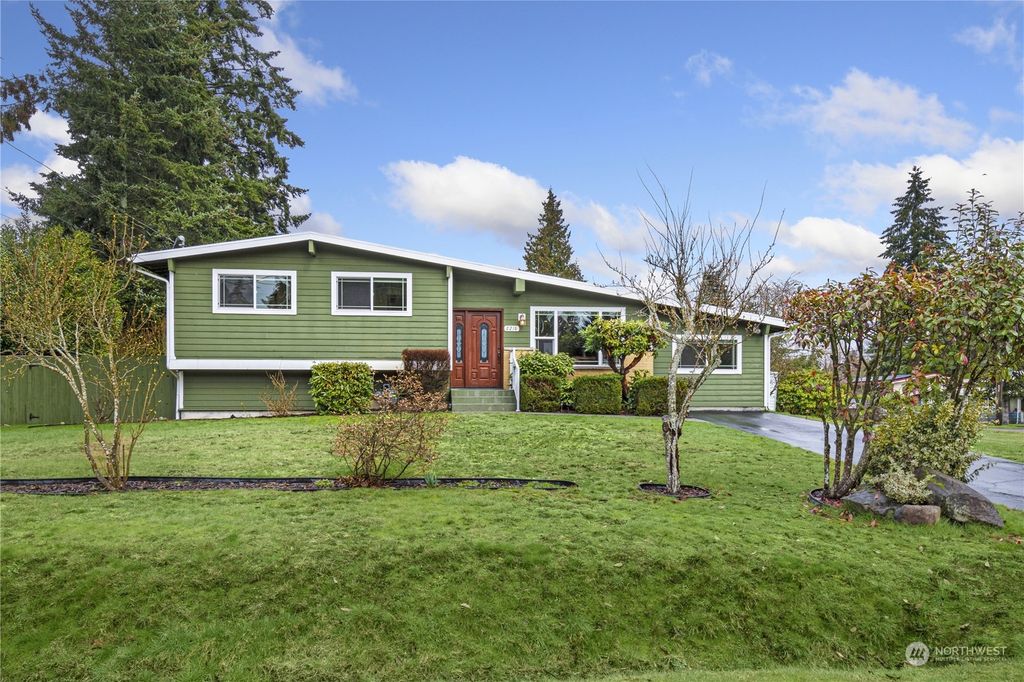 Photo of 2218 N 190th Street, Shoreline, WA 98133 (MLS # 2045384)