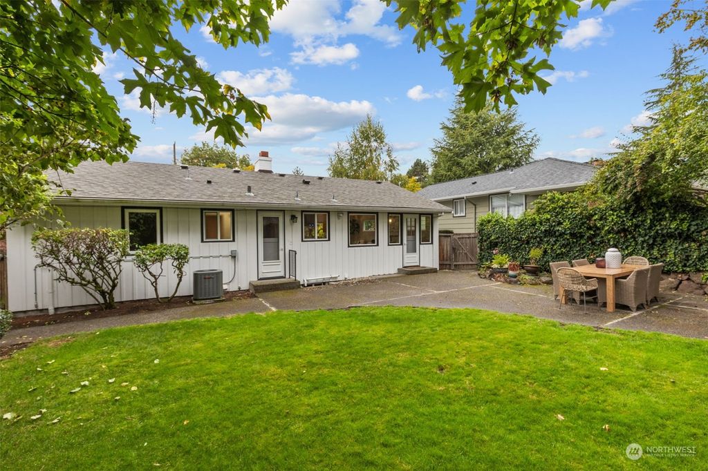 Photo of 6230 40th Avenue NE, Seattle, WA 98115 (MLS # 2170261)