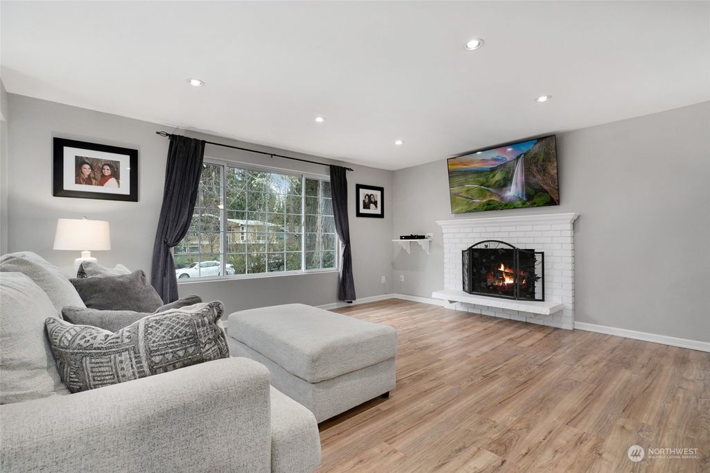 Photo of 3040 255th Avenue SE, Sammamish, WA 98075 (MLS # 2048115)