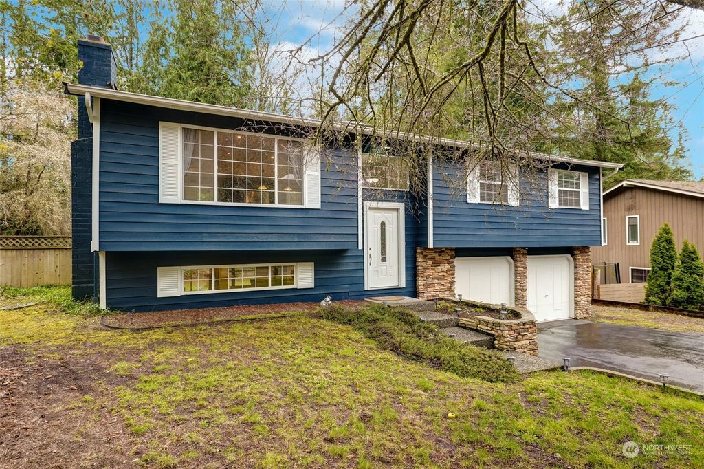 Photo of 3040 255th Avenue SE, Sammamish, WA 98075 (MLS # 2048115)