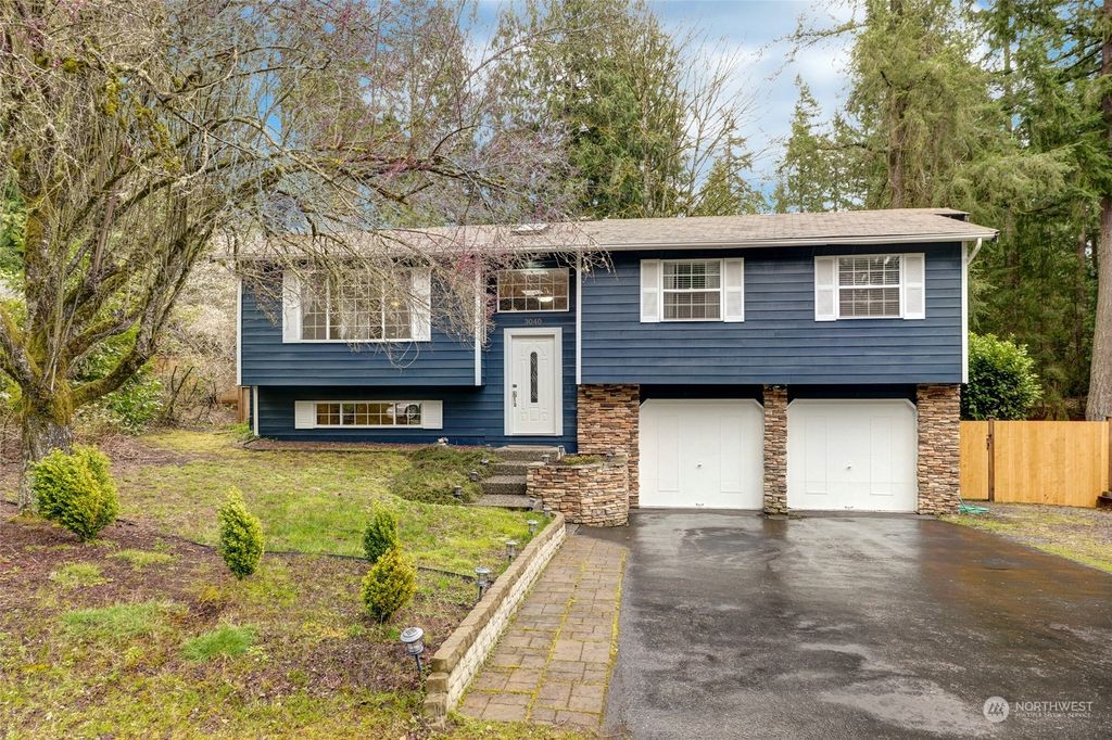 Photo of 3040 255th Avenue SE, Sammamish, WA 98075 (MLS # 2048115)