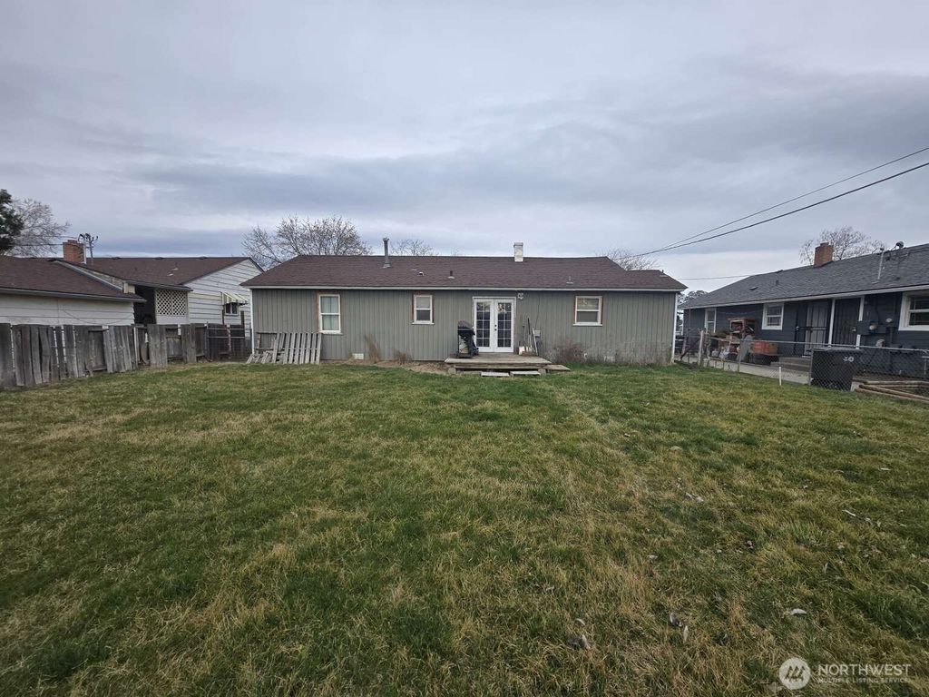 Photo of 1318 S 6th Avenue, Yakima, WA 98902 (MLS # 2490455)
