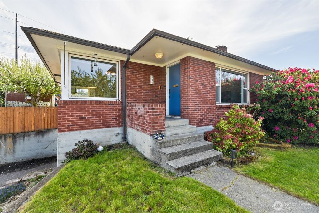 Photo of 126 W 14th Street, Port Angeles, WA 98362 (MLS # 2525879)
