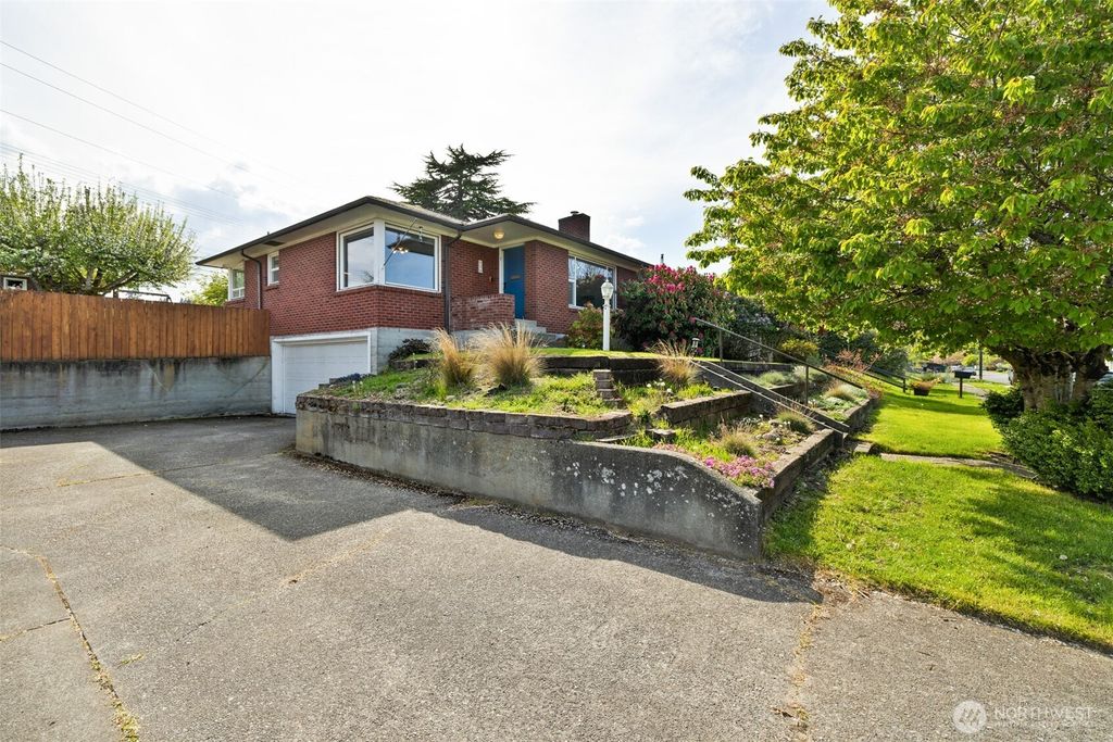 Photo of 126 W 14th Street, Port Angeles, WA 98362 (MLS # 2525879)