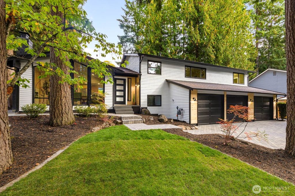 Photo of 3218 218th Avenue SE, Sammamish, WA 98075 (MLS # 2437776)