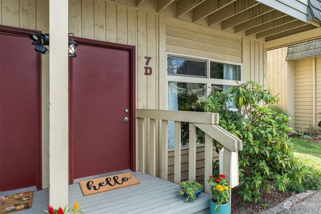 Photo of 4218 156th Street SW #7D, Lynnwood, WA 98087 (MLS # 2270839)