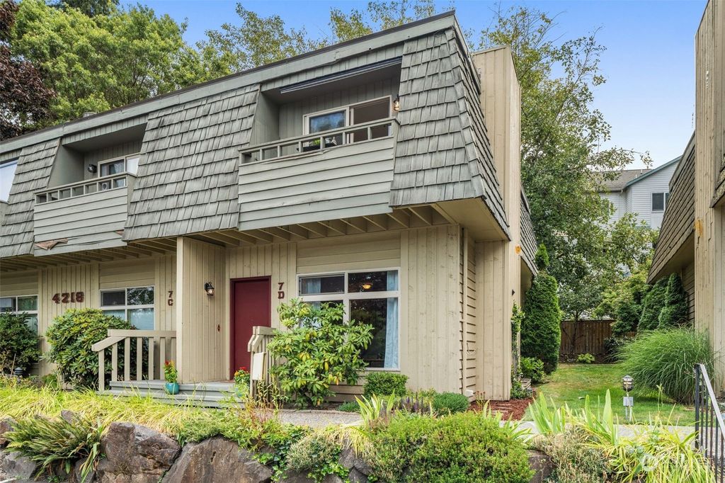 Photo of 4218 156th Street SW #7D, Lynnwood, WA 98087 (MLS # 2270839)