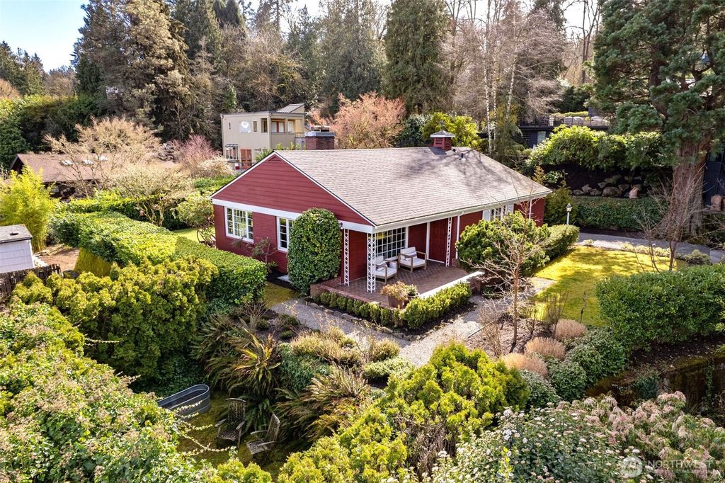 Photo of 2104 16th Avenue E, Seattle, WA 98112 (MLS # 2340830)