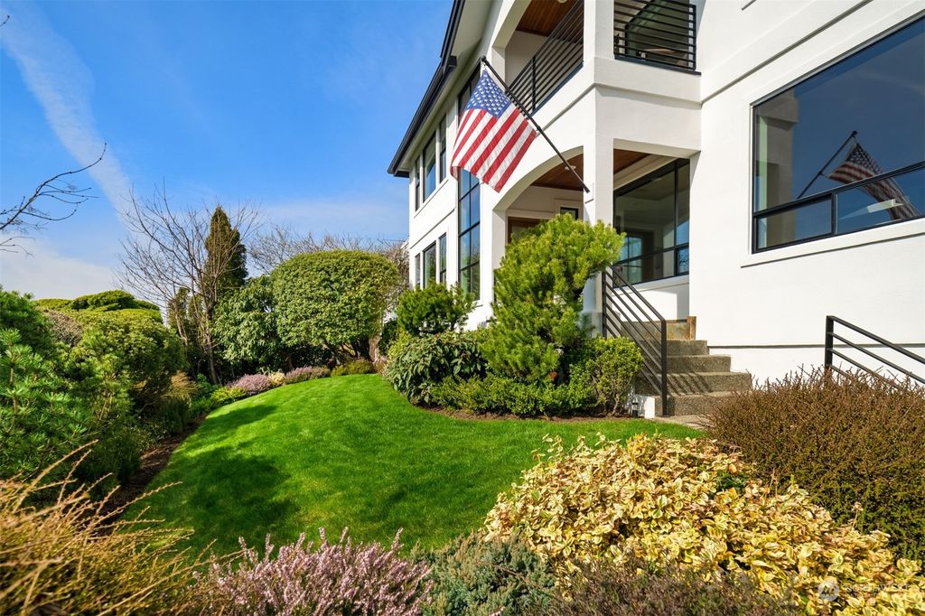 Photo of 2314 Rosemont Place W, Seattle, WA 98199 (MLS # 2055318)
