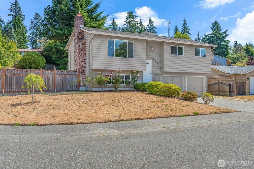 Photo of 512 Veralene WAY SW, Everett, WA 98203 (MLS # 2562142)