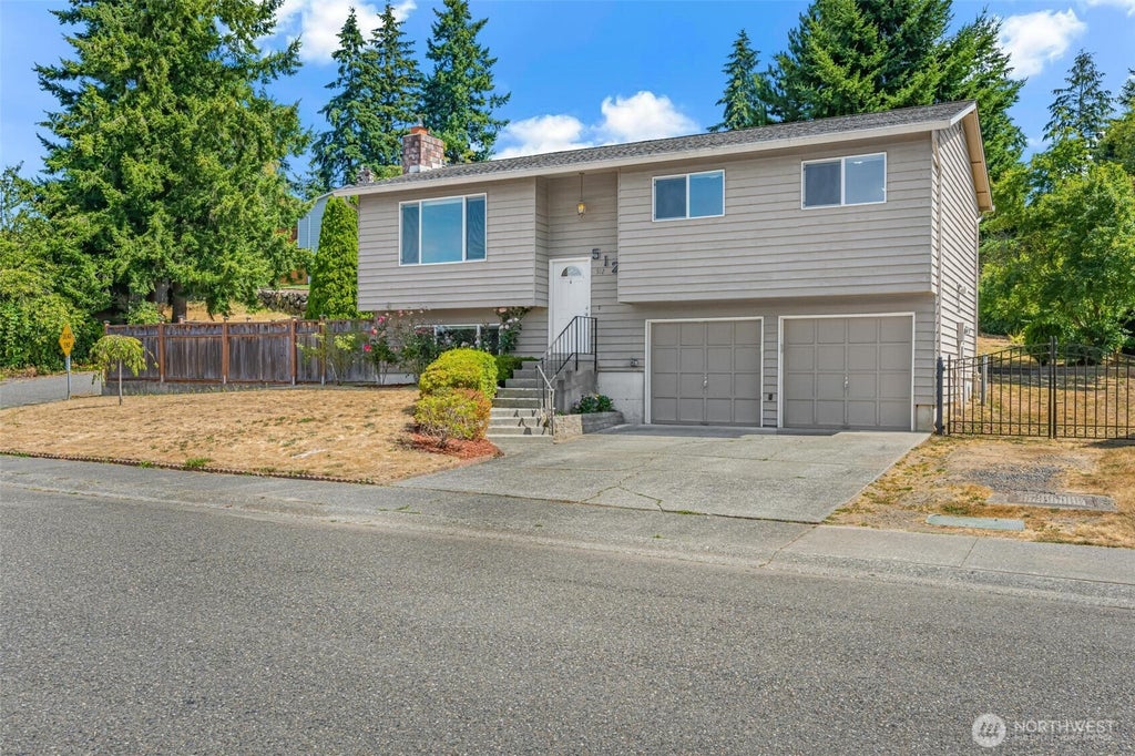 Photo of 512 Veralene WAY SW, Everett, WA 98203 (MLS # 2562142)