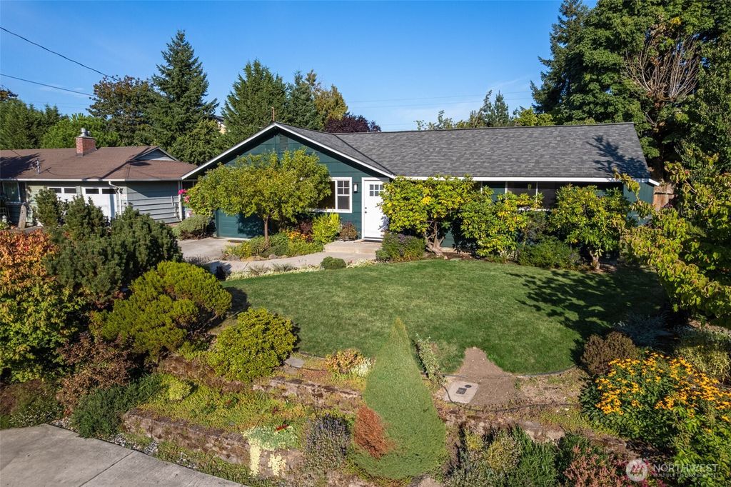 Photo of 1300 Queen Avenue NE, Renton, WA 98056 (MLS # 2431405)