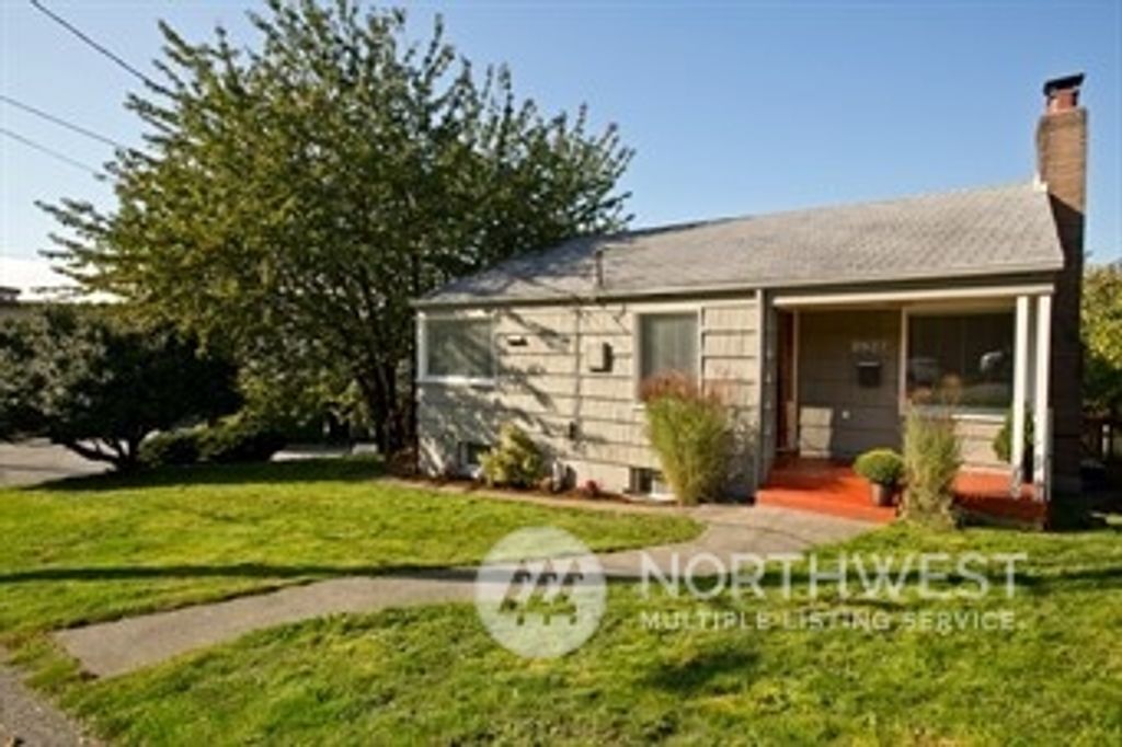 Photo of 2627 13th Avenue W, Seattle, WA 98119 (MLS # 2286406)