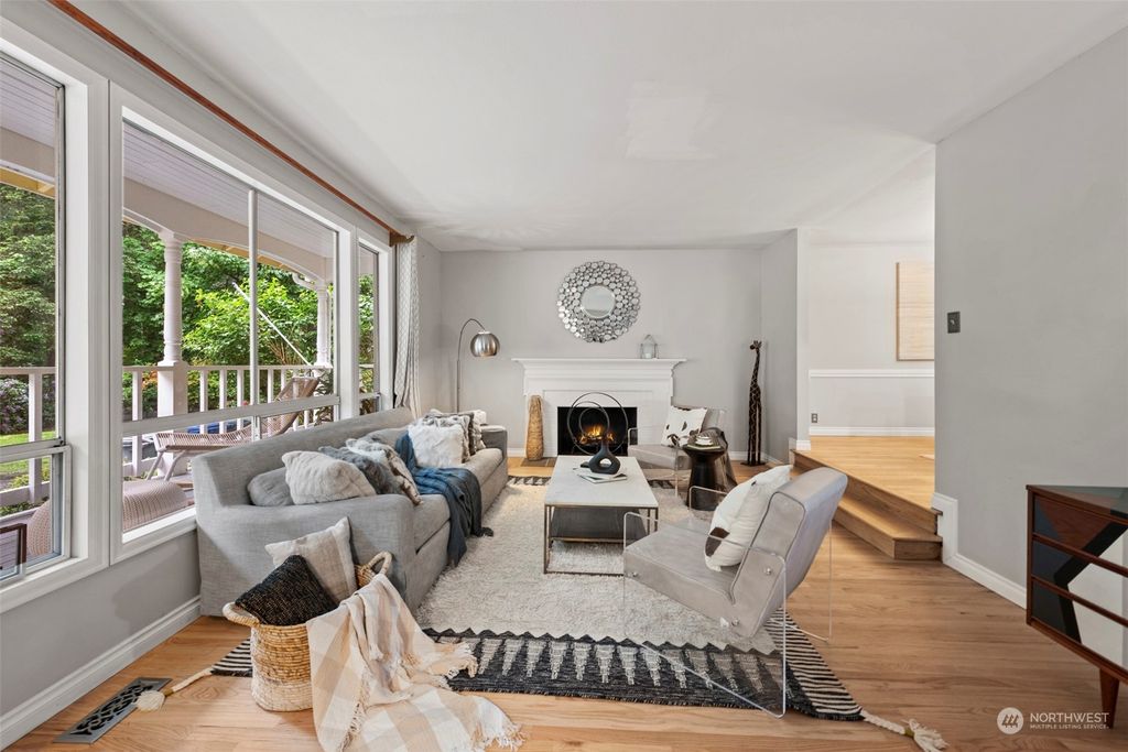 Photo of 426 219th Ave Ave NE, Sammamish, WA 98074 (MLS # 2241558)