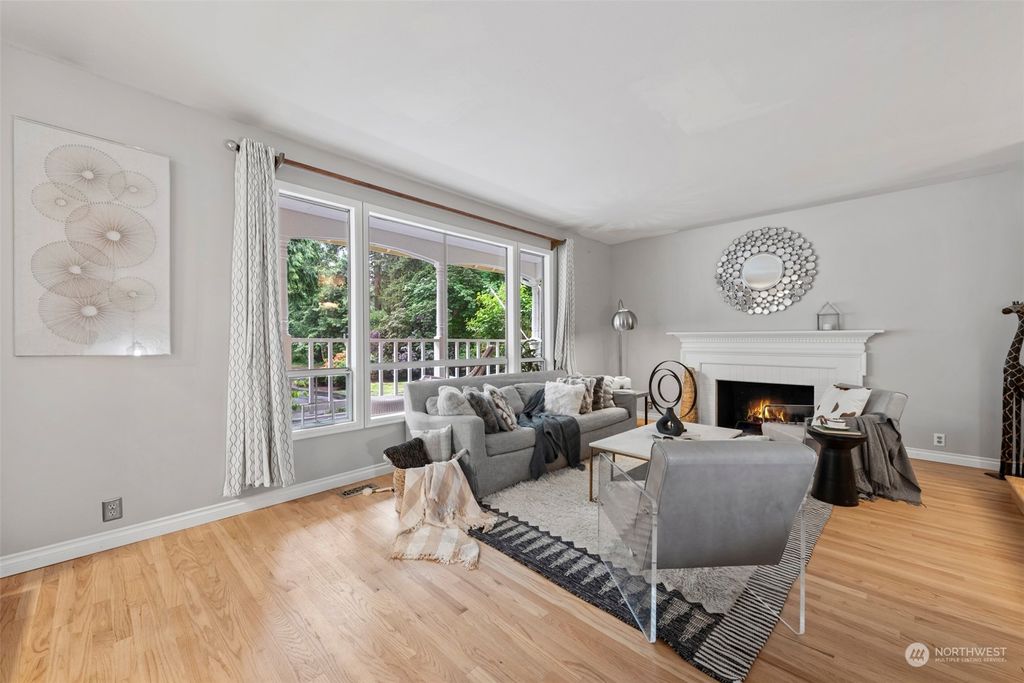 Photo of 426 219th Ave Ave NE, Sammamish, WA 98074 (MLS # 2241558)