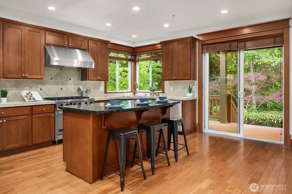 Photo of 2339 23rd Lane NE, Issaquah, WA 98029 (MLS # 2535760)