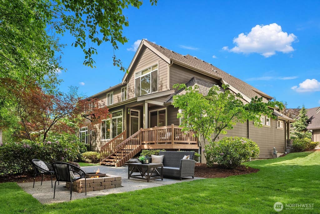 Photo of 2339 23rd Lane NE, Issaquah, WA 98029 (MLS # 2535760)