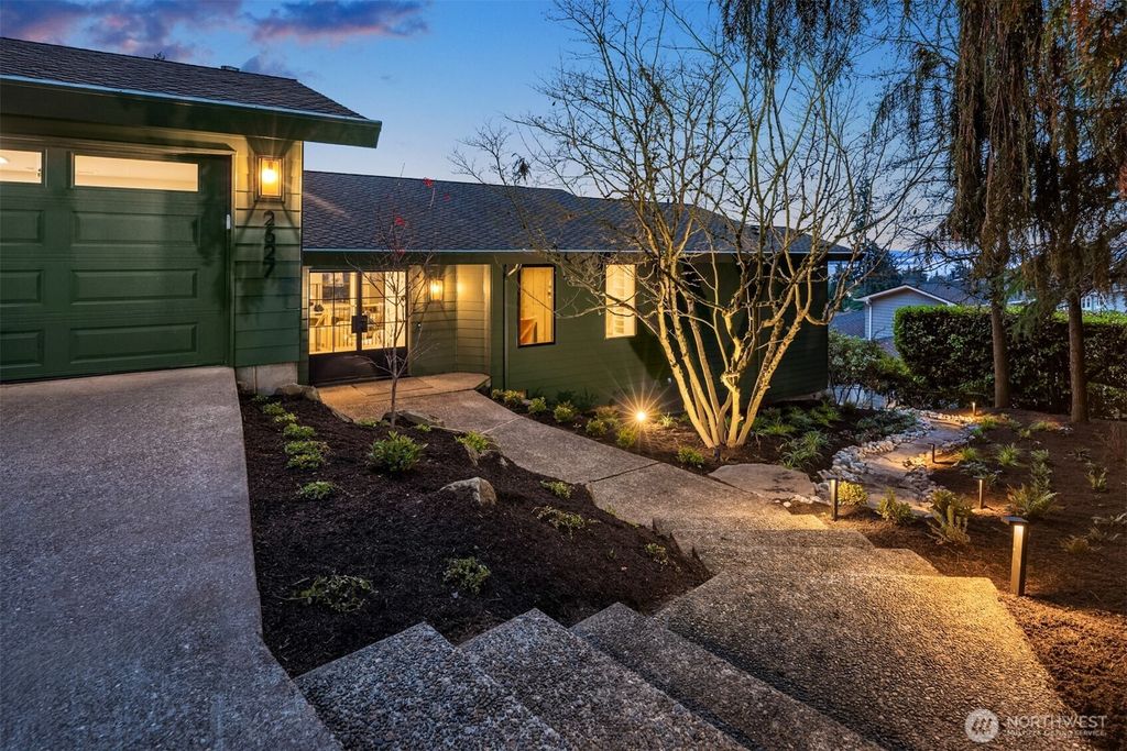 Photo of 2627 96th Avenue NE, Clyde Hill, WA 98004 (MLS # 2458087)