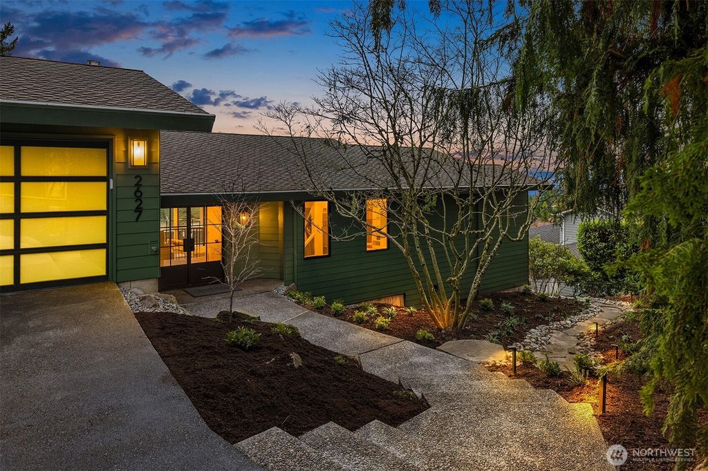 Photo of 2627 96th Avenue NE, Clyde Hill, WA 98004 (MLS # 2458087)