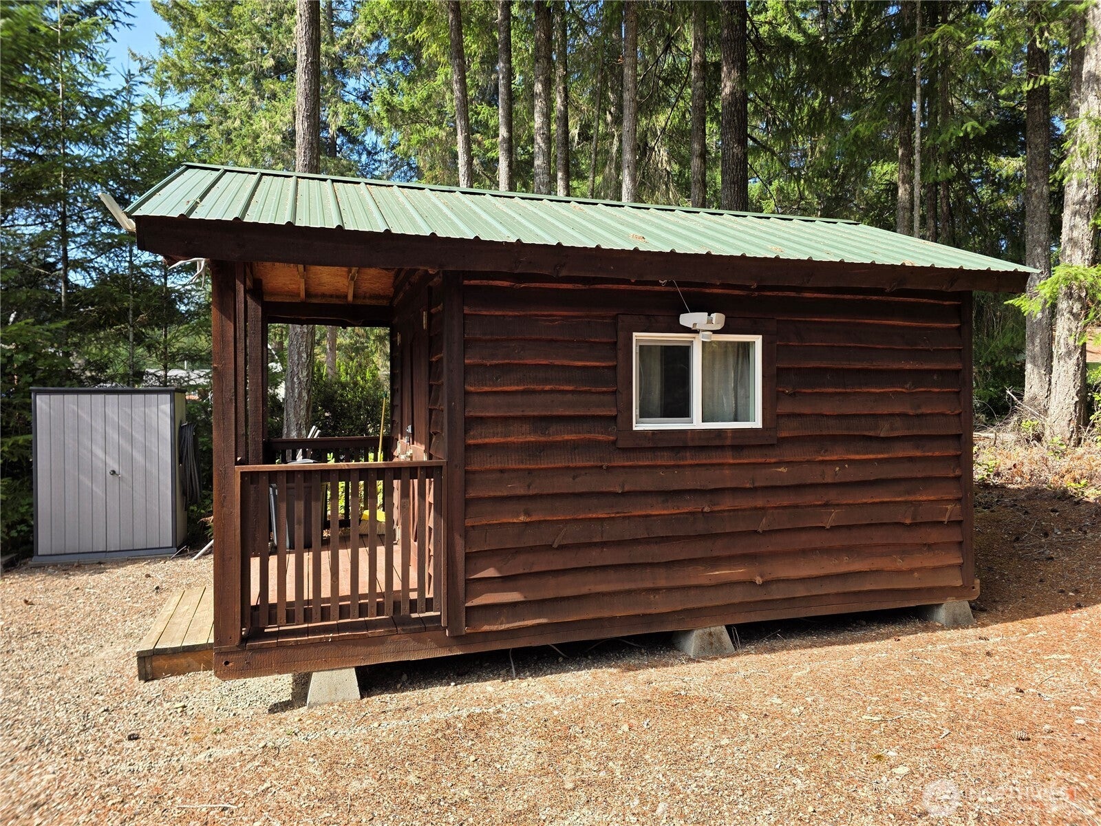 211 E Emerald Lake Dr