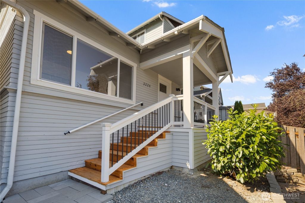 Photo of 3224 Lombard Avenue, Everett, WA 98201 (MLS # 2435519)