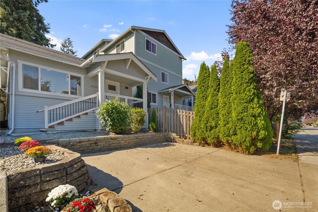 Photo of 3224 Lombard Avenue, Everett, WA 98201 (MLS # 2435519)