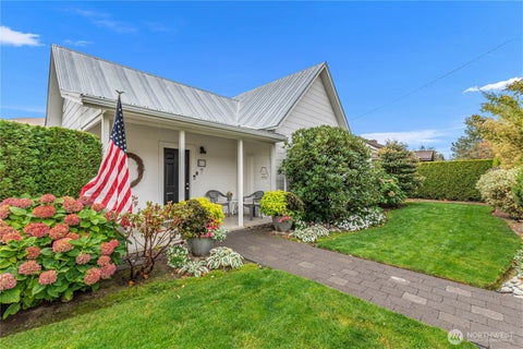 Photo of 122 E Allen Avenue, Chelan, WA 98816 (MLS # 2586568)
