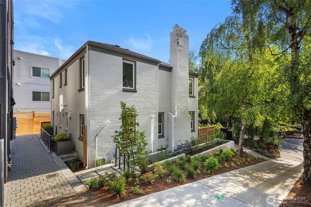 Photo of 530 12th Avenue E, Seattle, WA 98102 (MLS # 2436291)